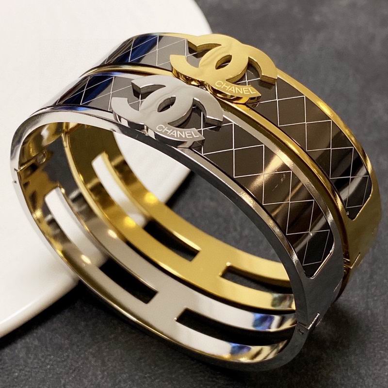 Chanel bracelet 3lyx47